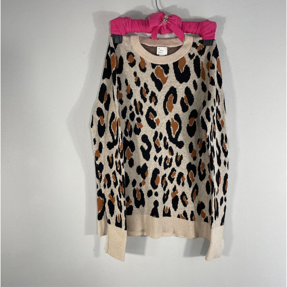 A New Day Animal Print Knit Pullover Sweater Women Size XS Ribbed Cuffs Hem Neck